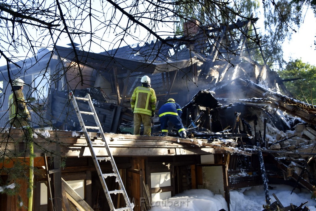 Grossfeuer Einfamilienhaus Siegburg Muehlengrabenstr P1214.JPG - Miklos Laubert